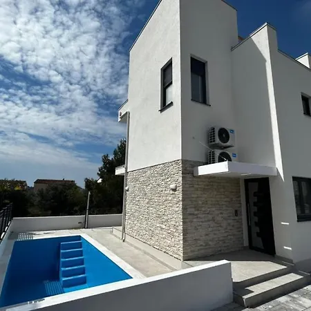 Villa Boho House By Guide Srima