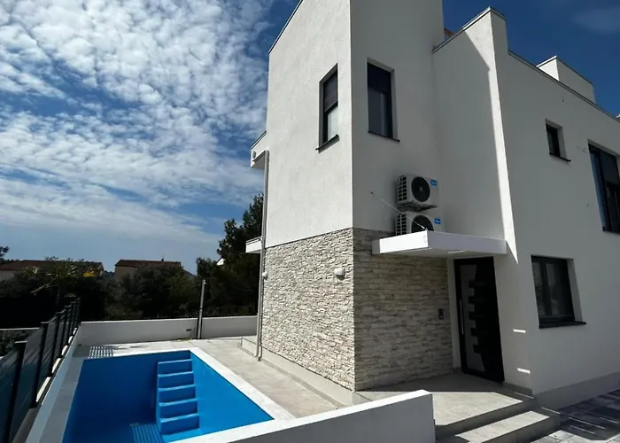 Villa Boho House By Guide